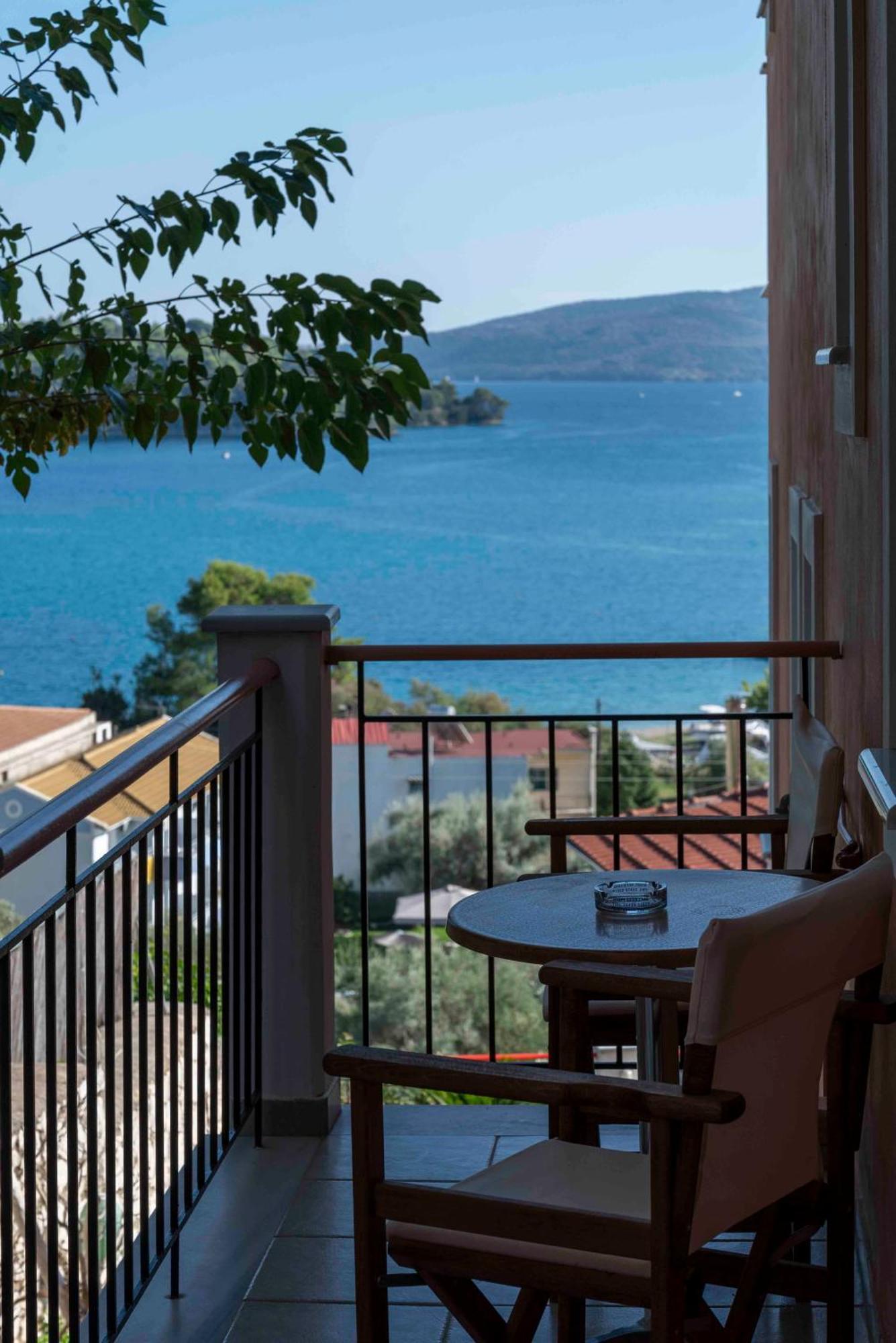 Aparthotel San Lazzaro Nydri  Esterno foto